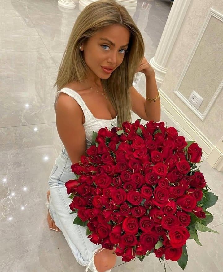 Sexy glamour feet pedicure milf