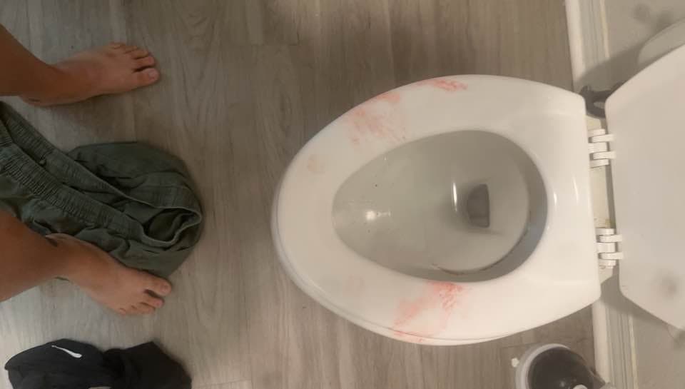 Fuckpig Kate kissing "boyfriend"