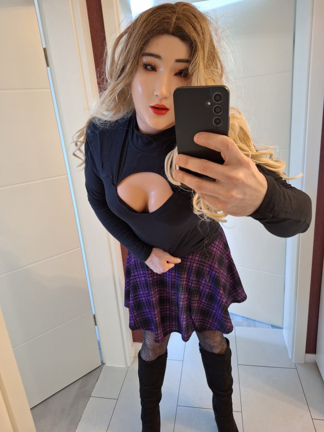 Crossdresser swallows own cum