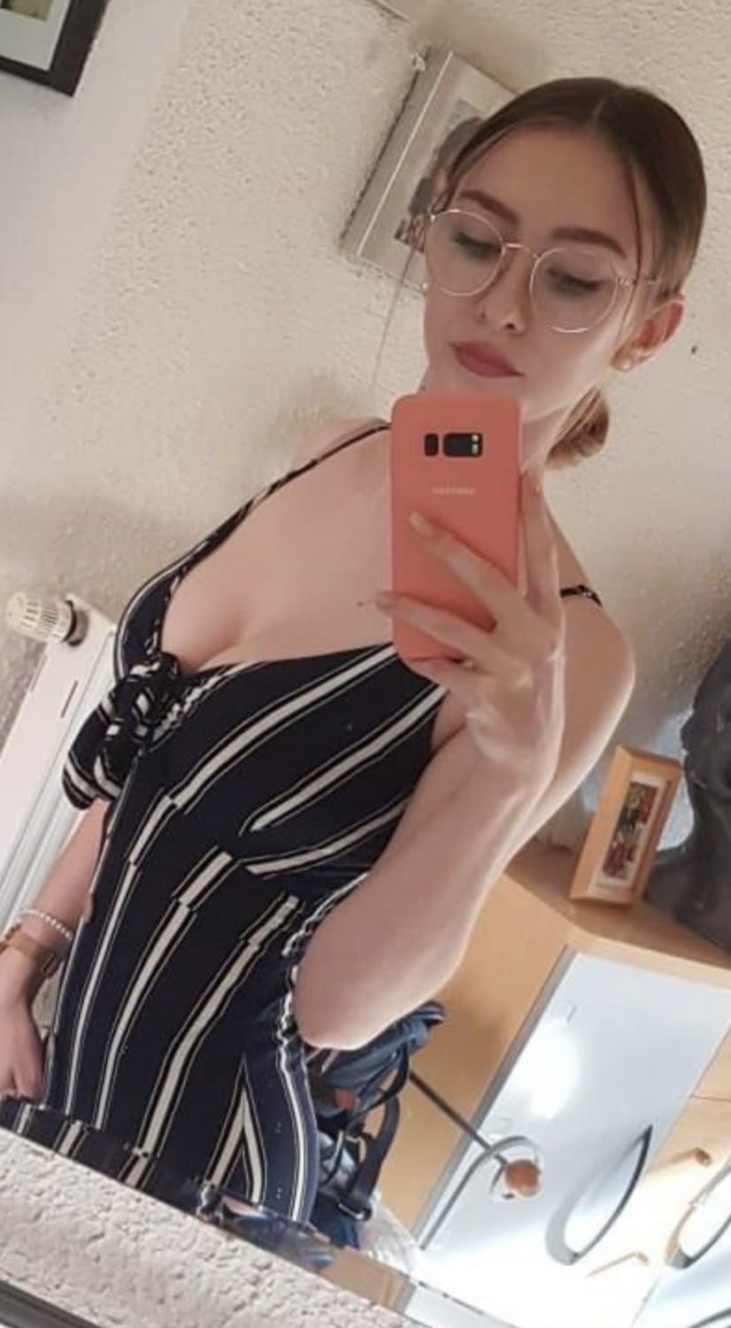 Click to view full size Hot sexy petite german teen slut model Saskia from Göttingen