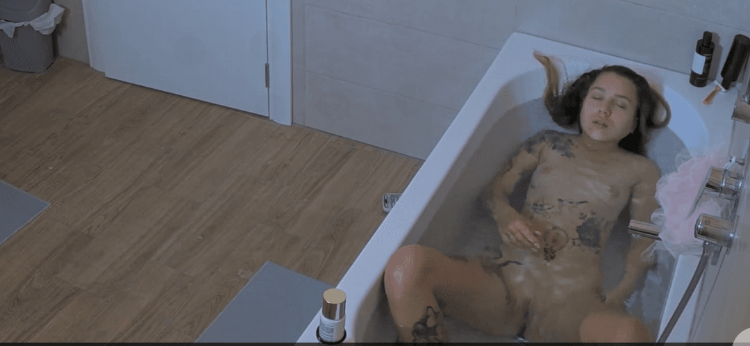 Nice tatooed yong girl