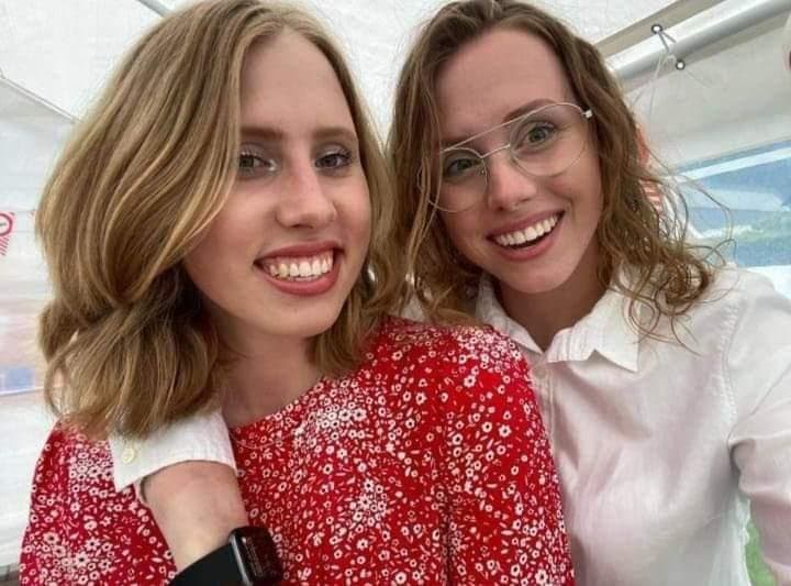 Lets perv and wank to my nerdy classmate/bestfriend anouk or to her twin sister sanne with no limits