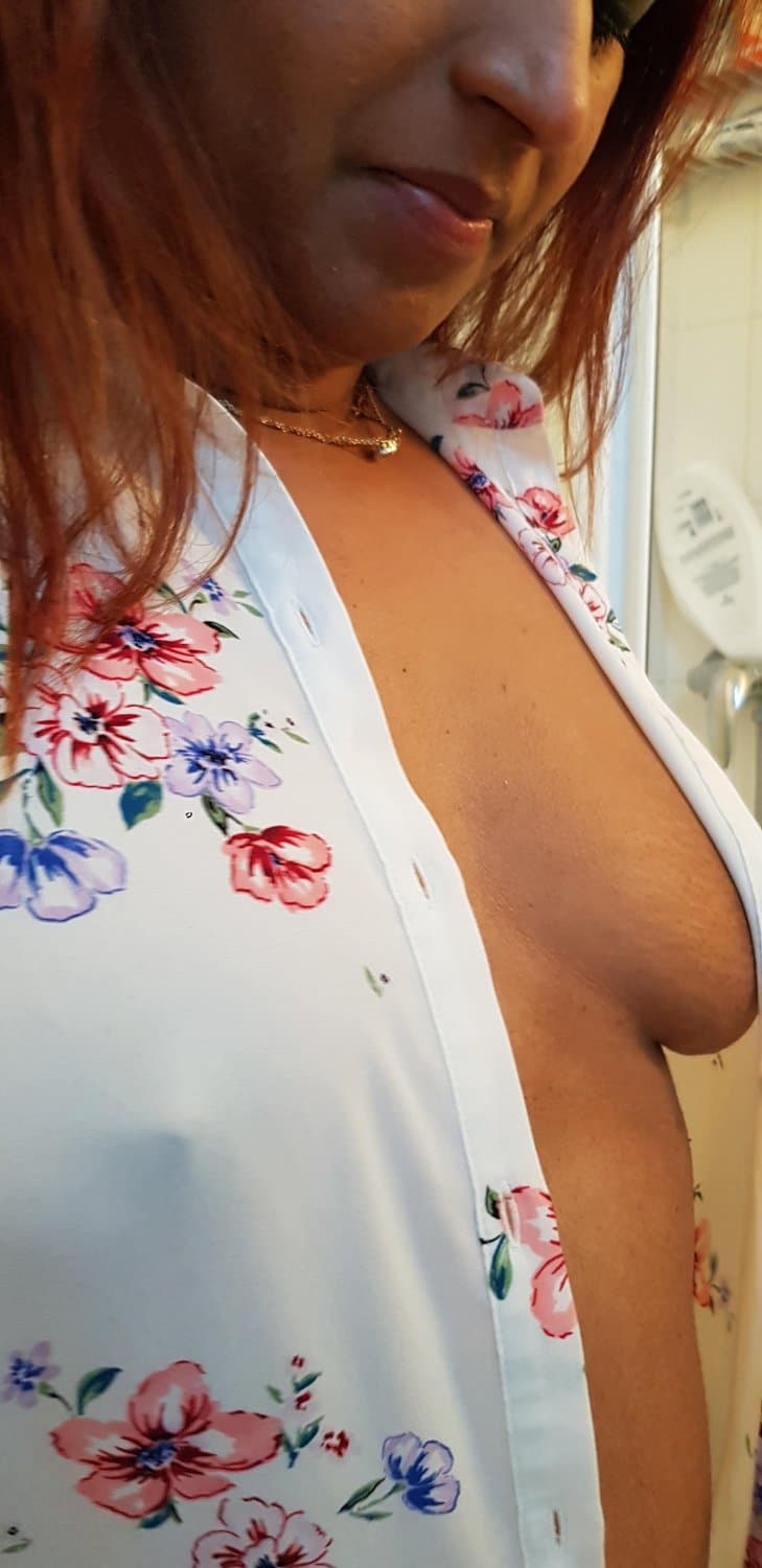 Click to view full size My hotwife in thé bathroom