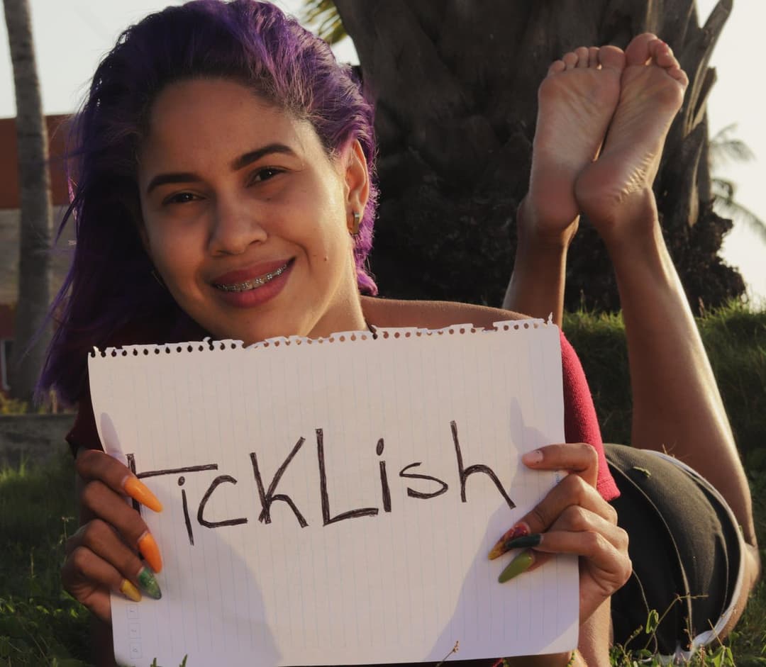 Amateur Latina Feet Catch Cum (AI Cum On Feet Template)