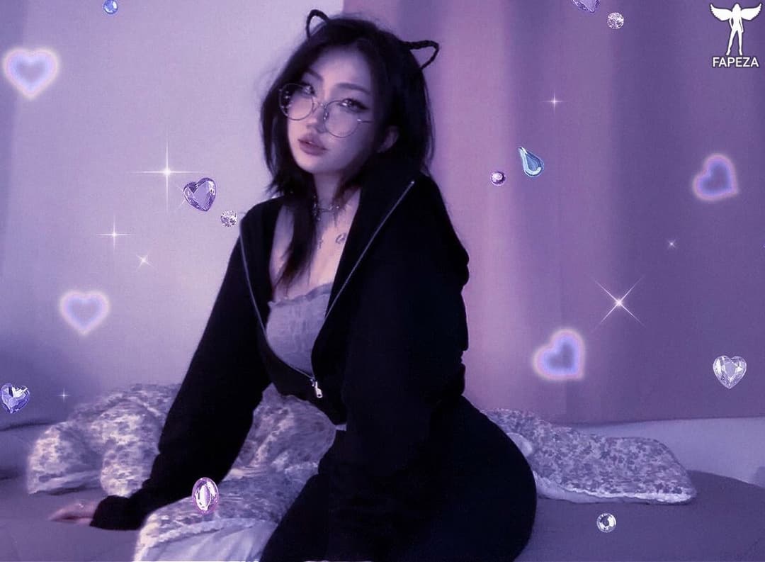 Asian Twitch streamer 4