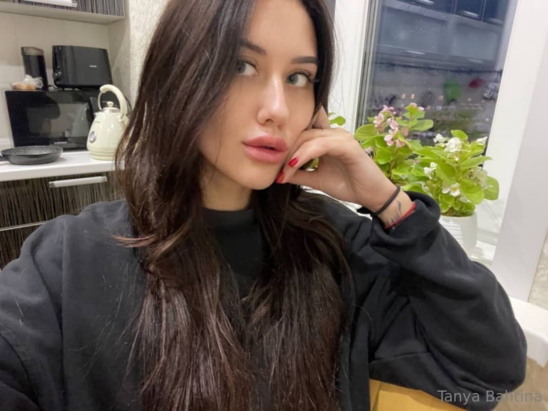 A study in contrasts: soft light, strong tattoos ✨✨✨ ┴ɐuʎɐqɐɥʇᴉuɐ