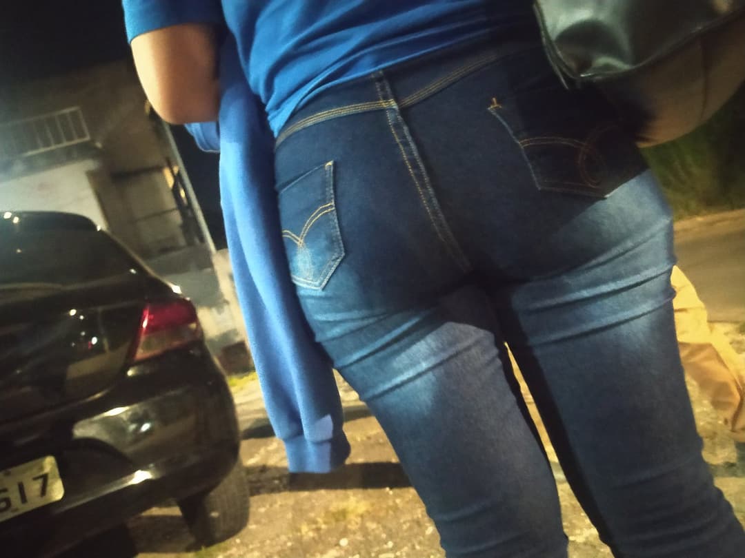 Mature on Bus stop ?