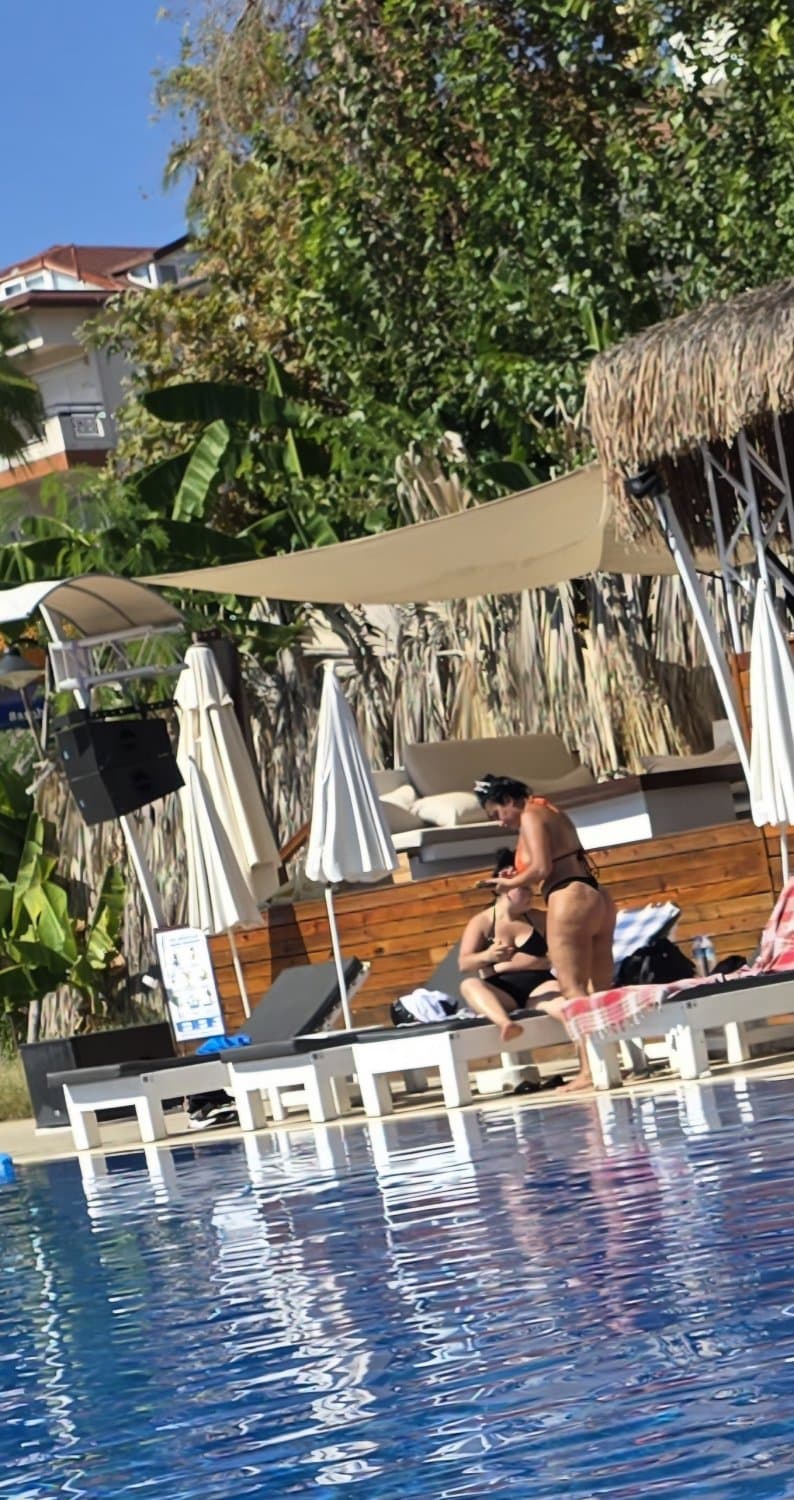 Pool side fat ass slut creepshots