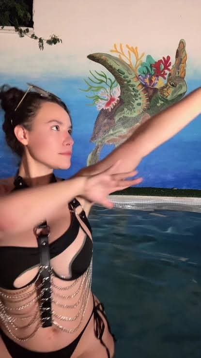 Click to view full size Putita Marcela con grandes tetas??