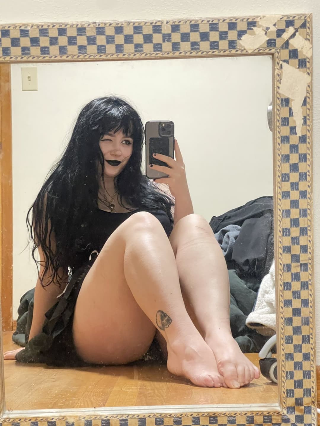 chubby goth babe