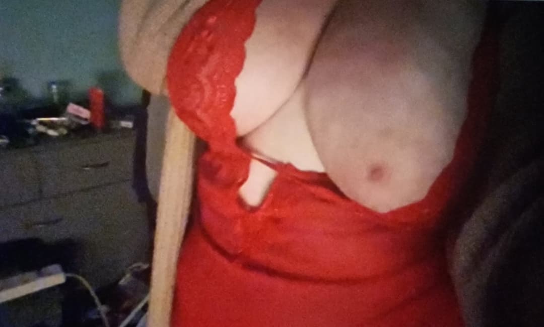 Chubby tiktok slut showing off chubby body and huge tits