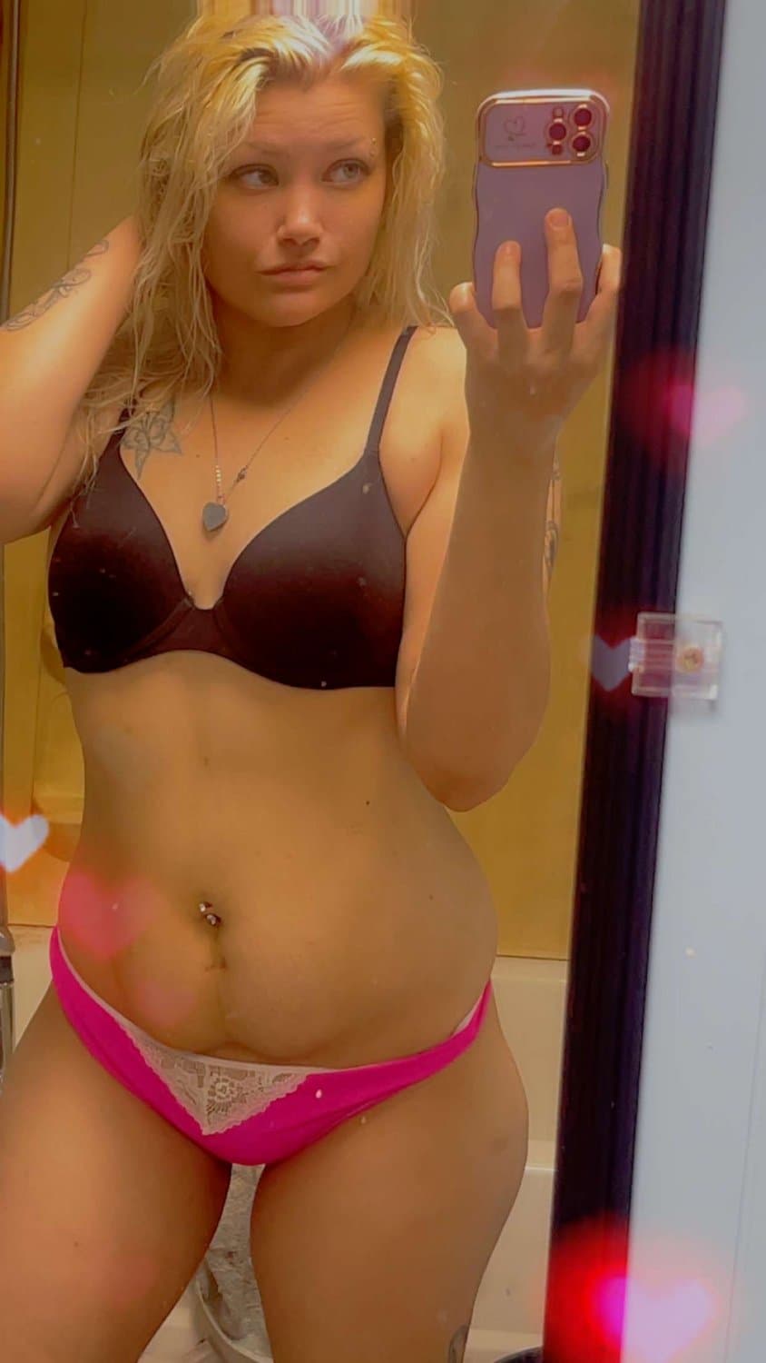 Click to view full size Qos countrygirl hotwife sending her sissy some snaps of me wanting bbc and getting it !