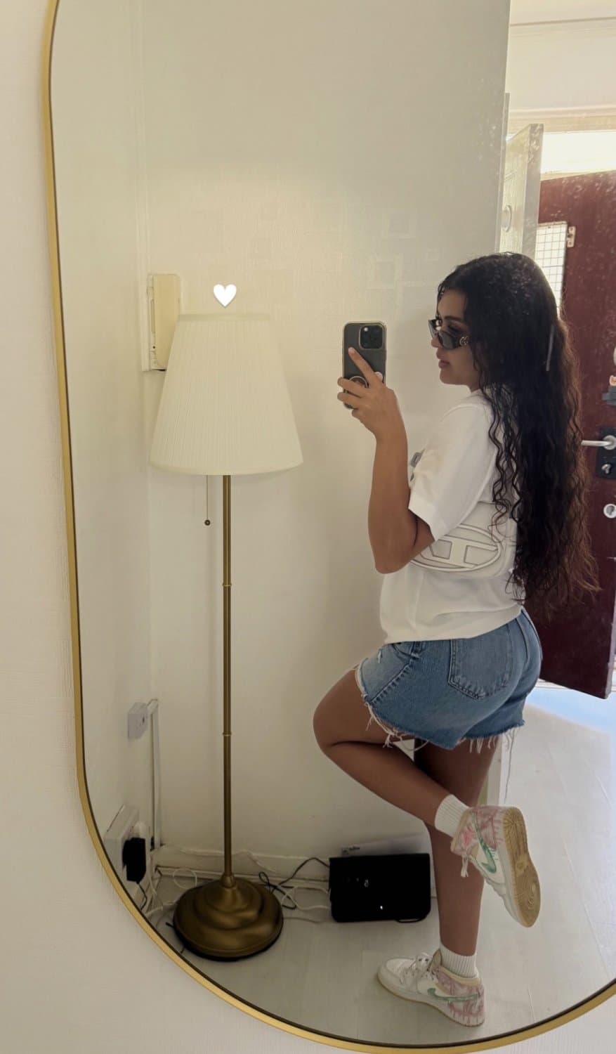 Ainara chinea, una puta ninfomana cuyo único talento es levantar pollas y ser una cerda