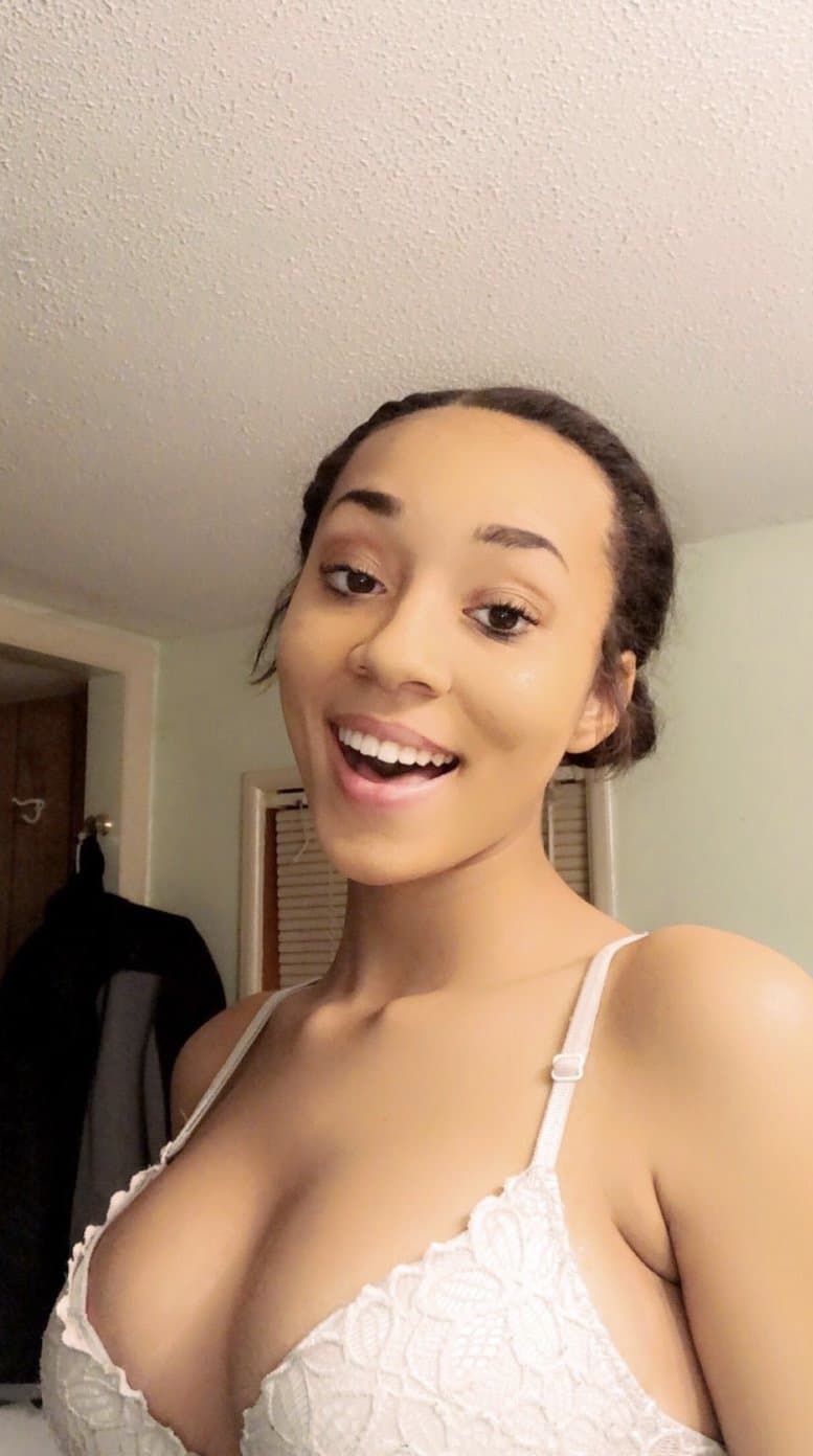 Click to view full size Ciarra from Kansas, has requested to be uploaded