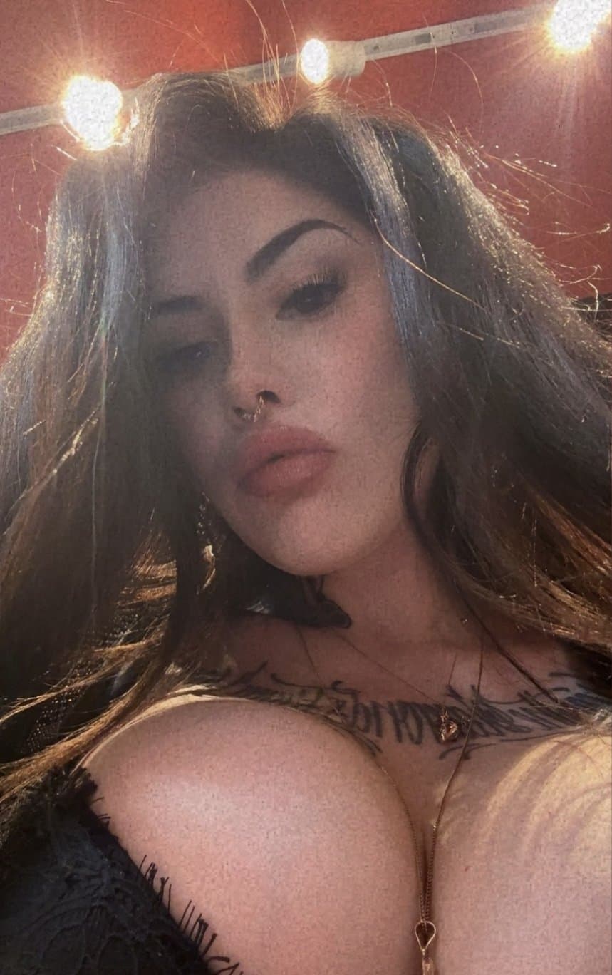 Been talking to this married milf co worker from my job while her husband has been out of state