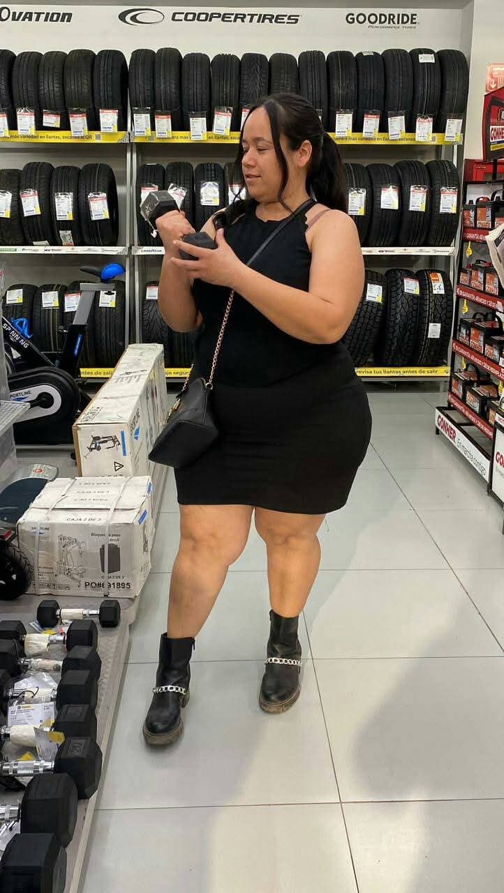 PEAR SHAPE THICK CURVY LATINA SSBBW BIG BOOTY ASS