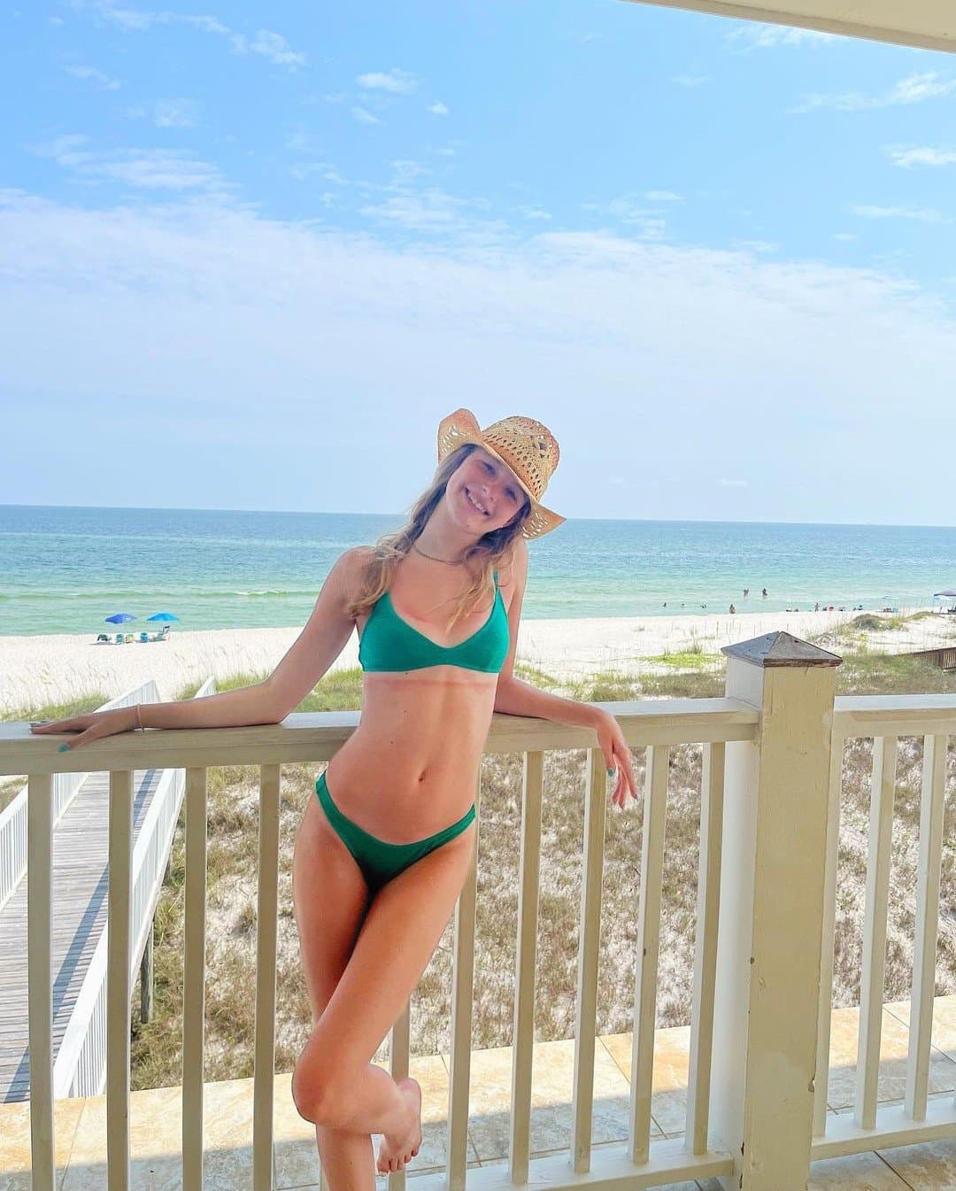 Sexy Teens in Bikinis