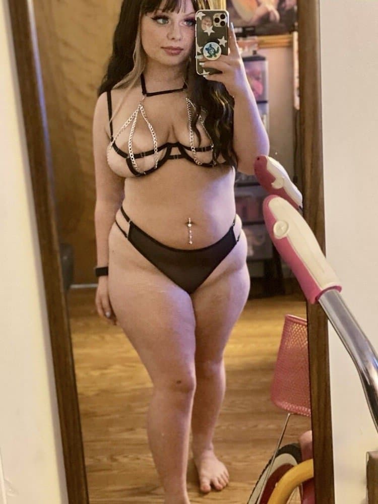 Stacked Slutty PAWG Has Huge Tits And Thick Body