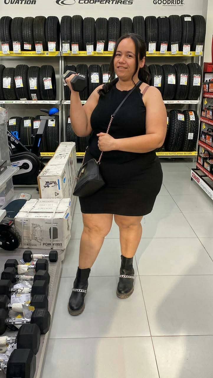 PEAR SHAPE THICK CURVY LATINA SSBBW BIG BOOTY ASS