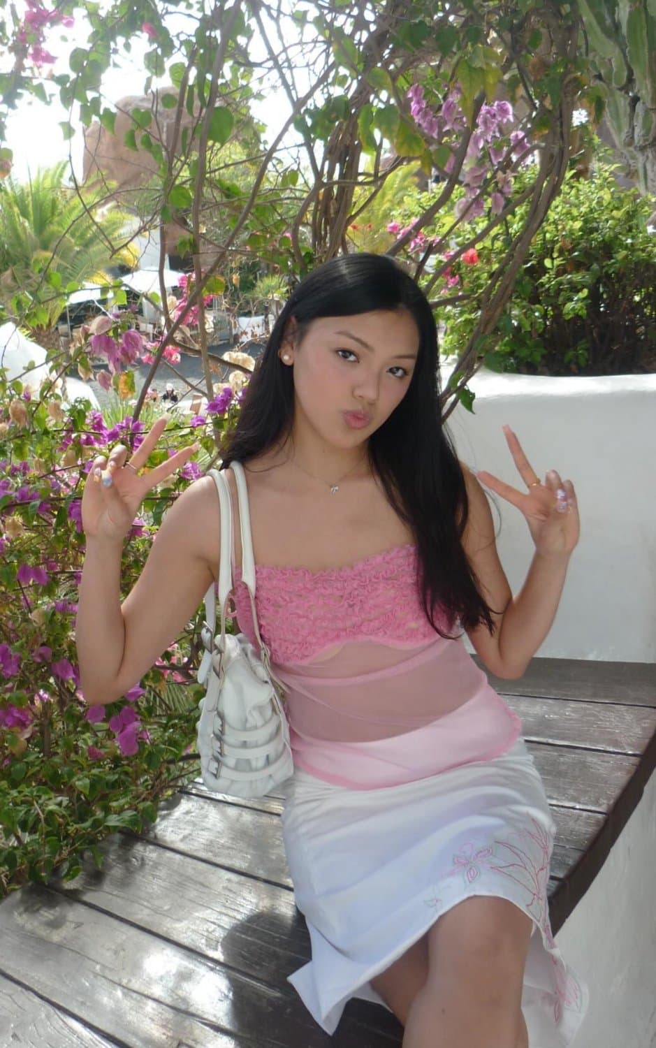 pelacur mungil asian yang akan kuhancurkan