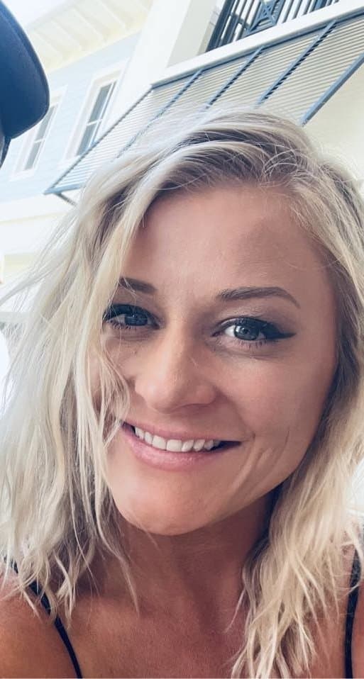 Jamie & Vanna show their best assets on camera