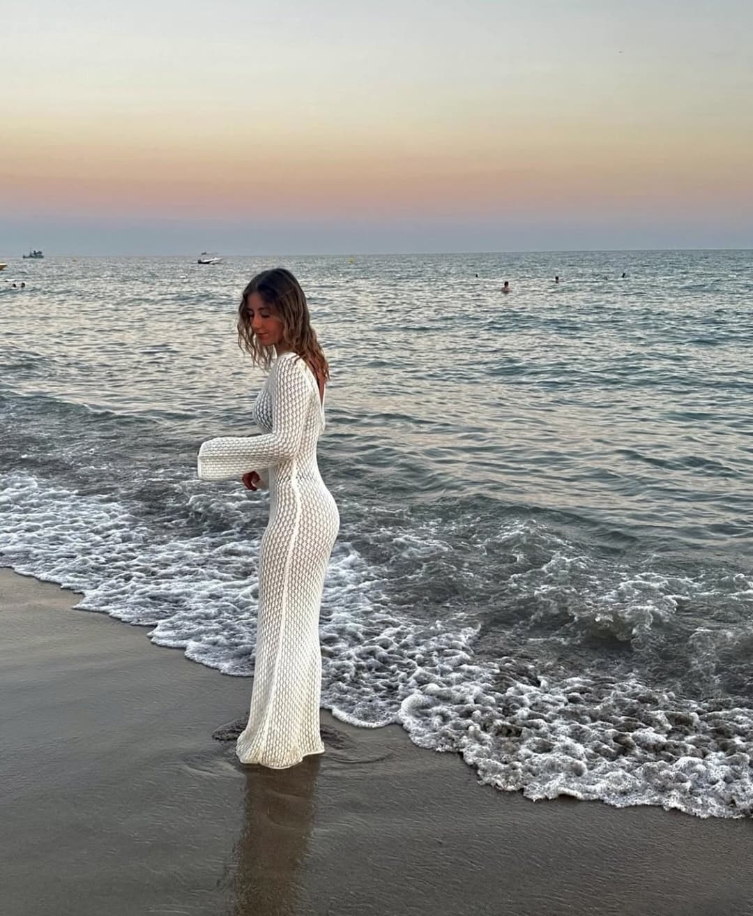 Click to view full size Slimthick beauty