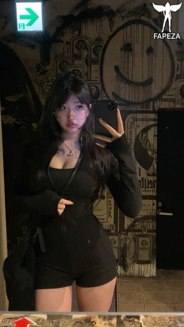 Asian Twitch steamer 5