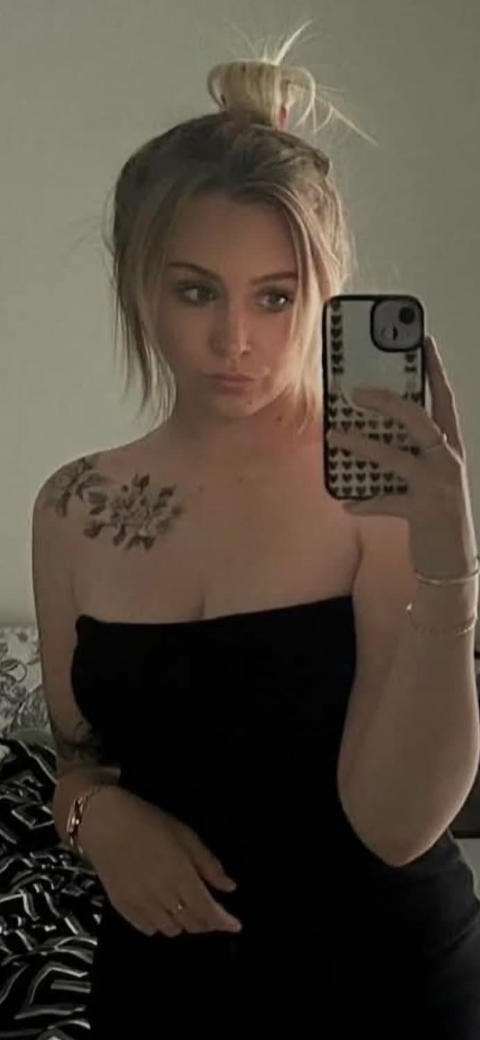 Chloe Munson: filthy slut spitroasted the other weekend after cheating on her boyfriend.Dm for video