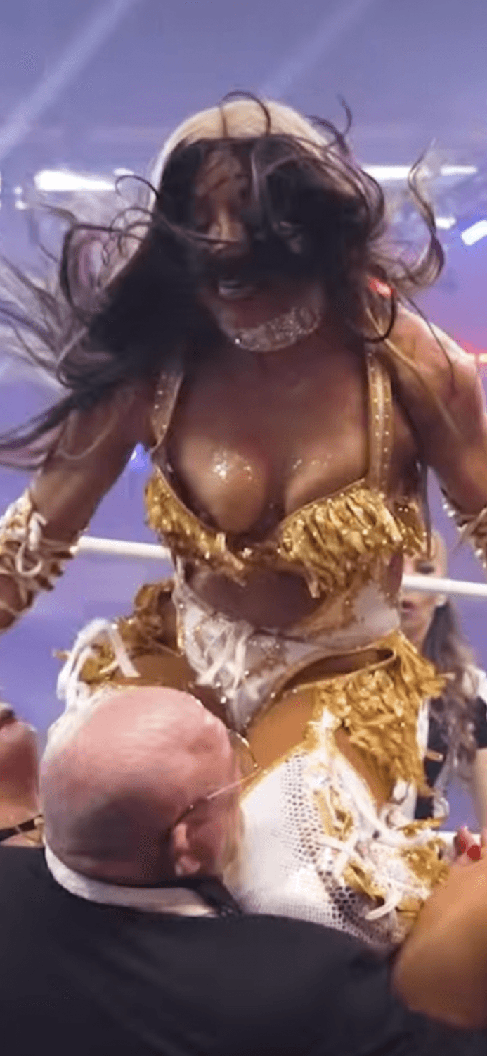Mercedes Moné (Sasha Banks) nip slip