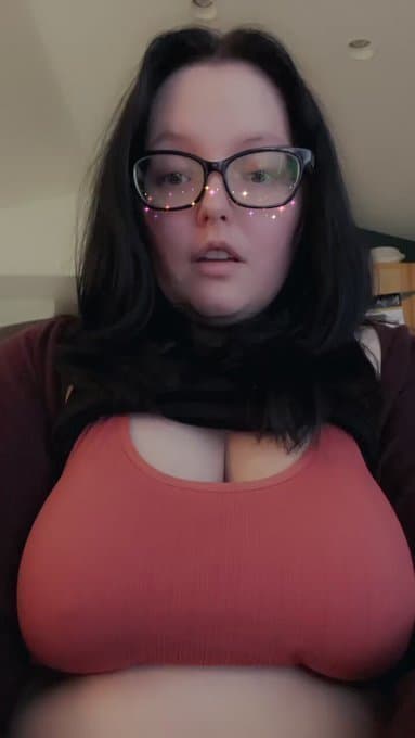 Kittenblushes on snapchat wants to be a permanent webslut. She wants to be shared and scared