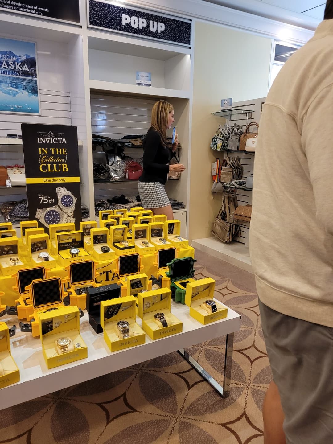 Click to view full size White milf feet on the cruise