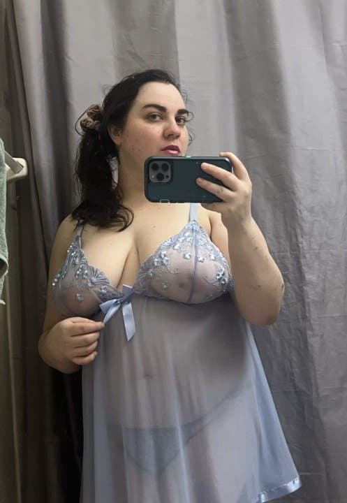 Click to view full size Gordinha se exibindo com as lingeries