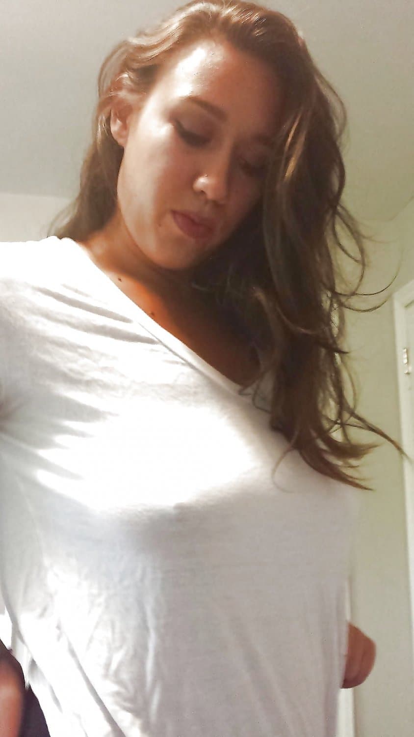 Sexy pawg milf naked and pissing