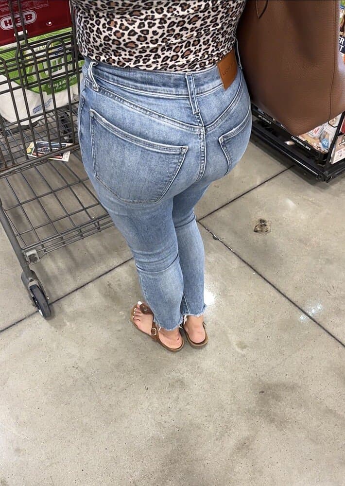 Nice Plump Booty Milf