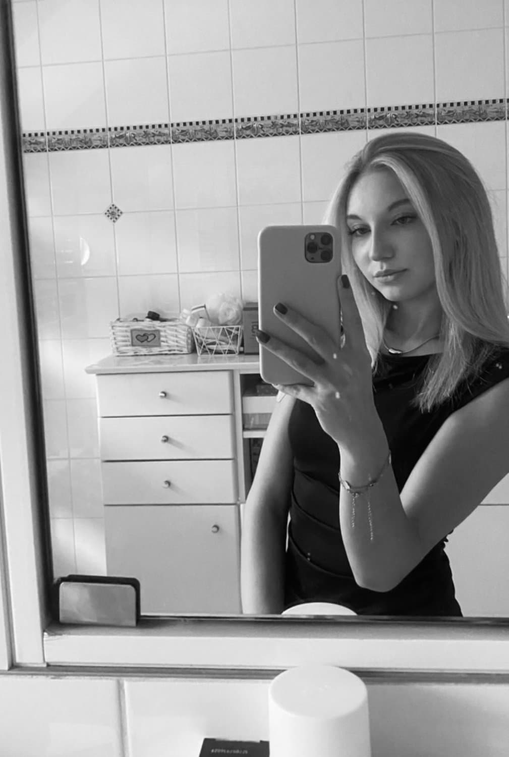 Anna is a little Painslut? Kik: Duubzkb