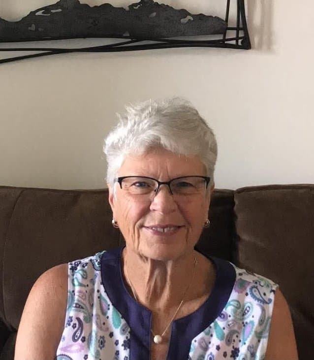 Tribbing friends huge titty mom