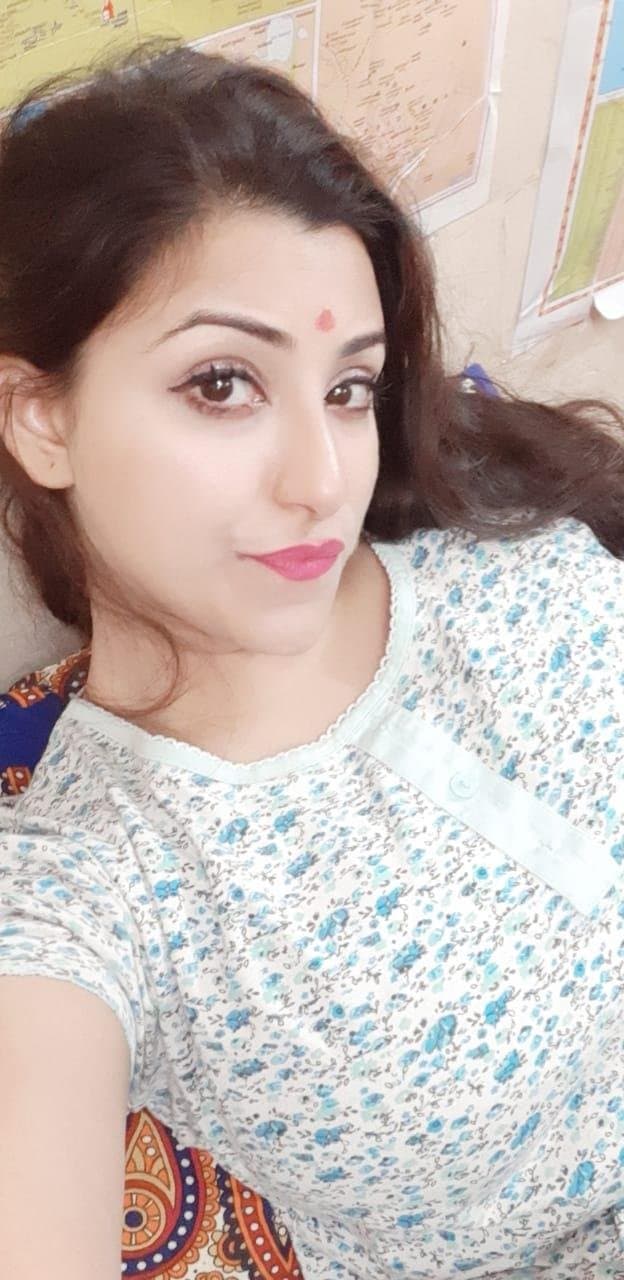 Busty Desi Girl Has Huge Melons