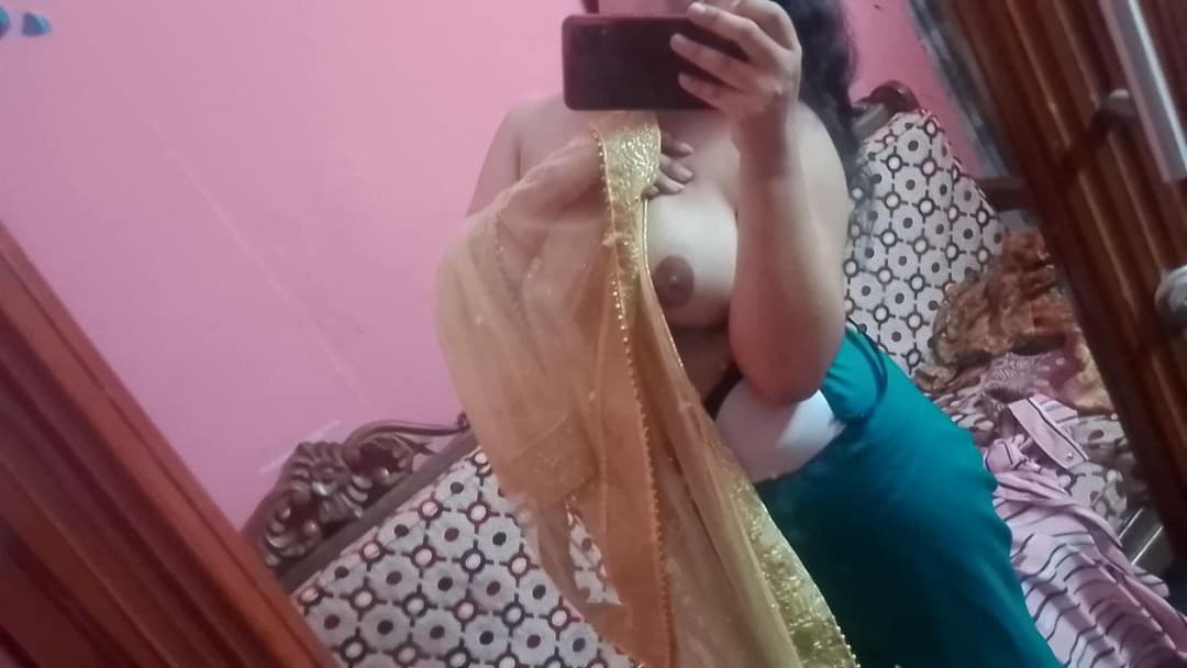 Beautiful Sexy Indian Figure GF Pressing Boobs Fingering
