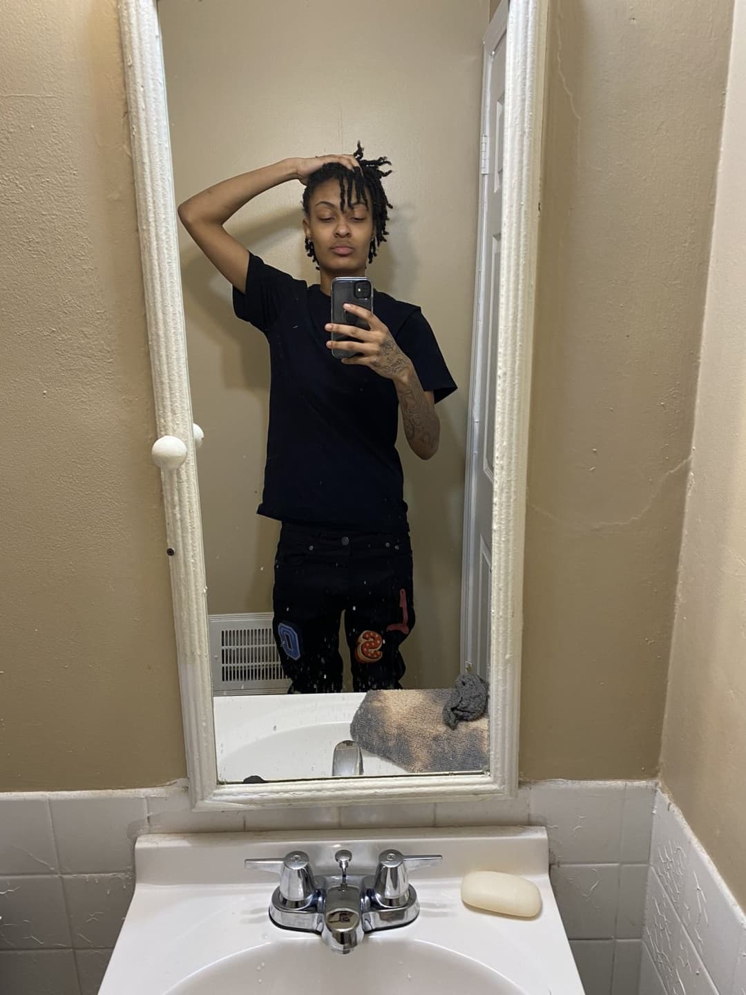 Light Skin Stud Dyke Red