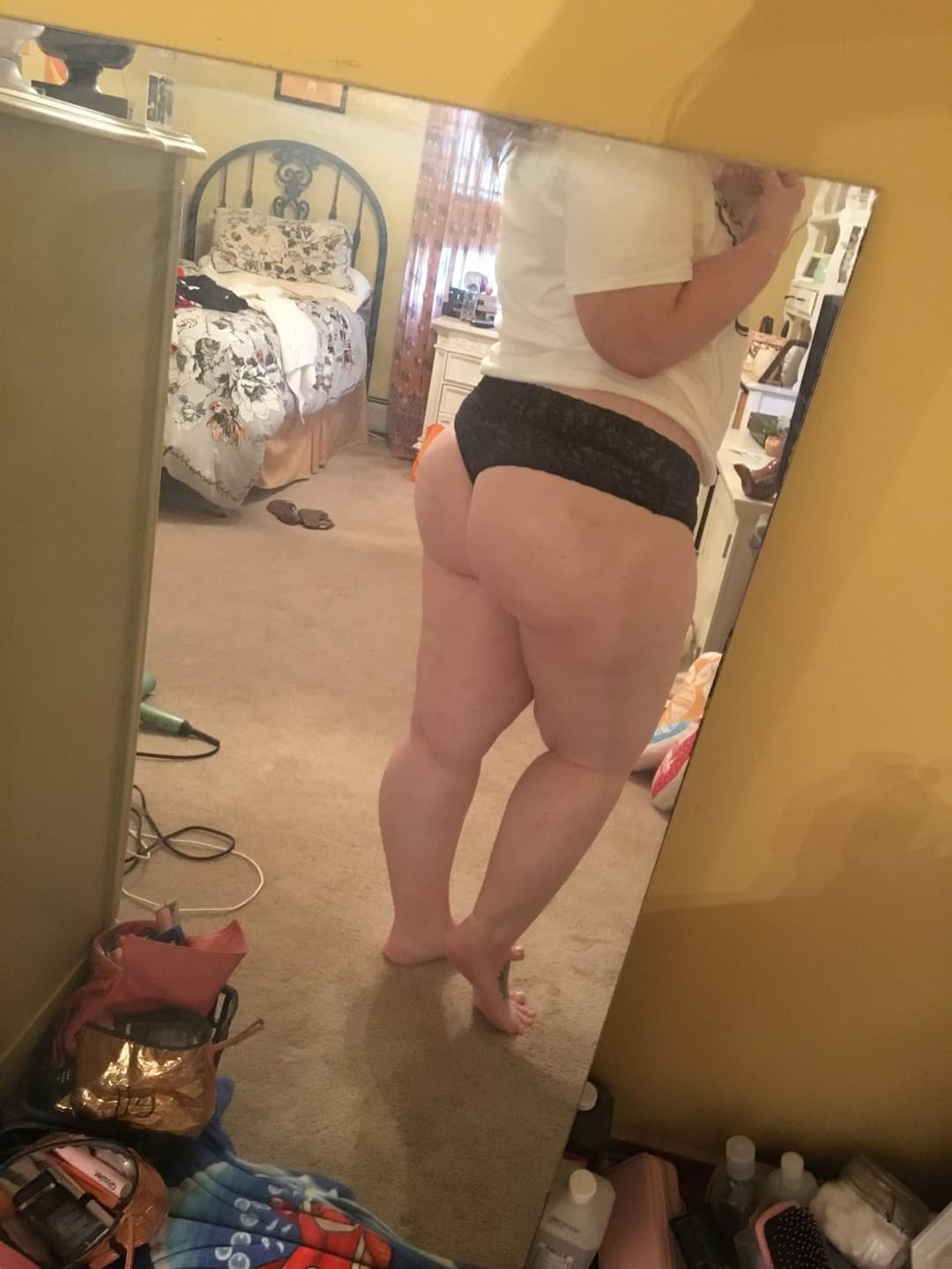 Chubby slut in lace panties