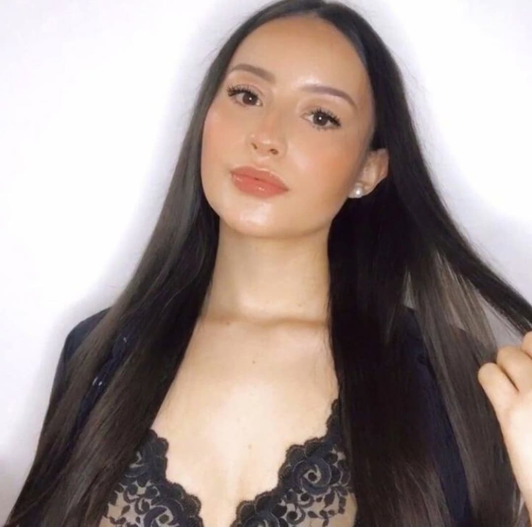 24 years old Colombian video call spreading big ass