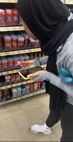 MENINA HIJAB GROSSA EM LEGGINGS LULU CURVADA na minha frente