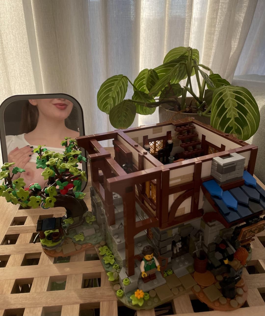 Beautiful Smile, Gorgeous Pussy