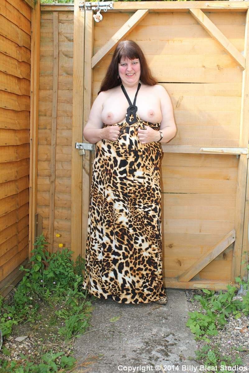 Click to view full size Shaz pisses for BillieBleat