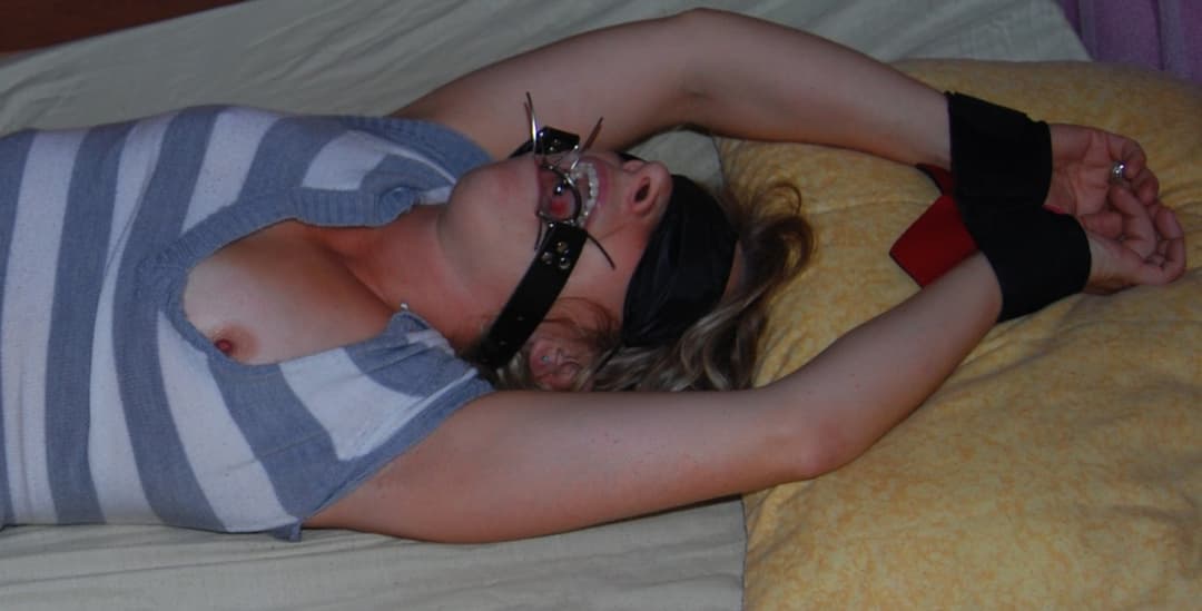 Click to view full size Rachel the slutty nurse, cum swallower at home