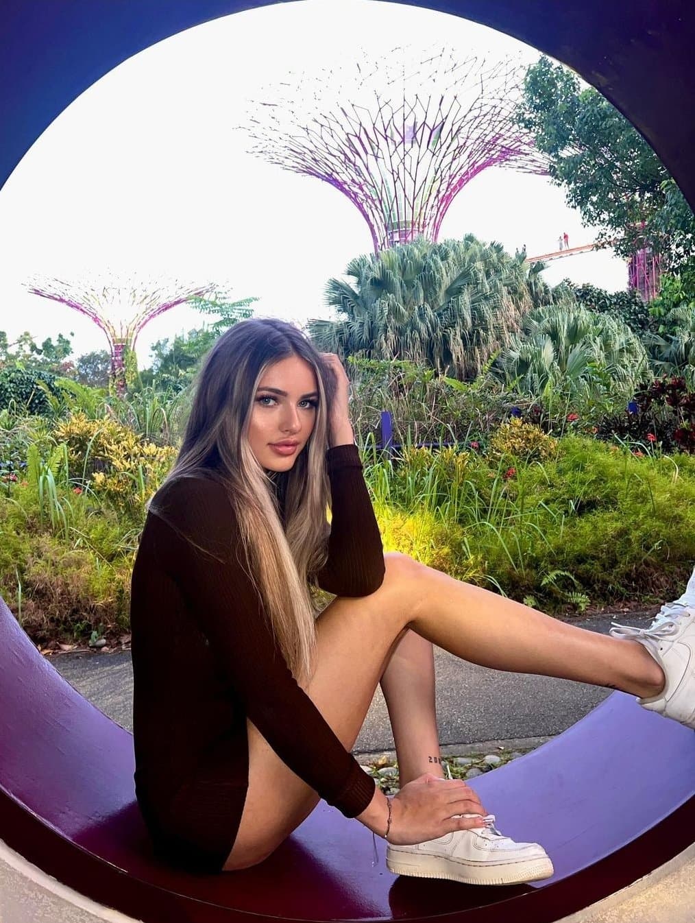 Click to view full size Pretty hot famous girlfriend kendra