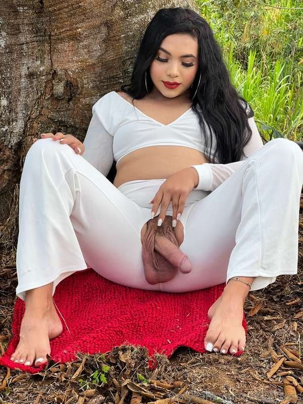 Click to view full size (Trans)Shemale Latina cumshot ??