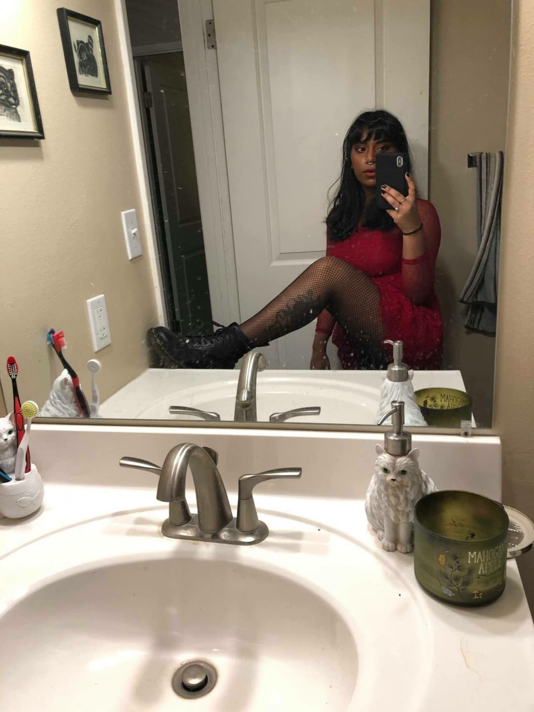 broun girl shoe her sexy curvy body sexy mall