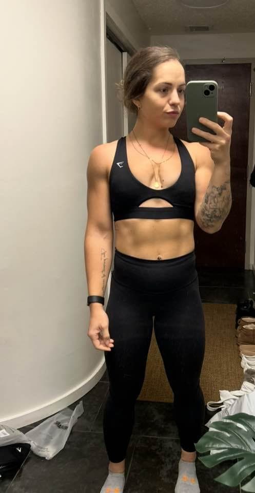 Sexy KIK slut shows off her fit body