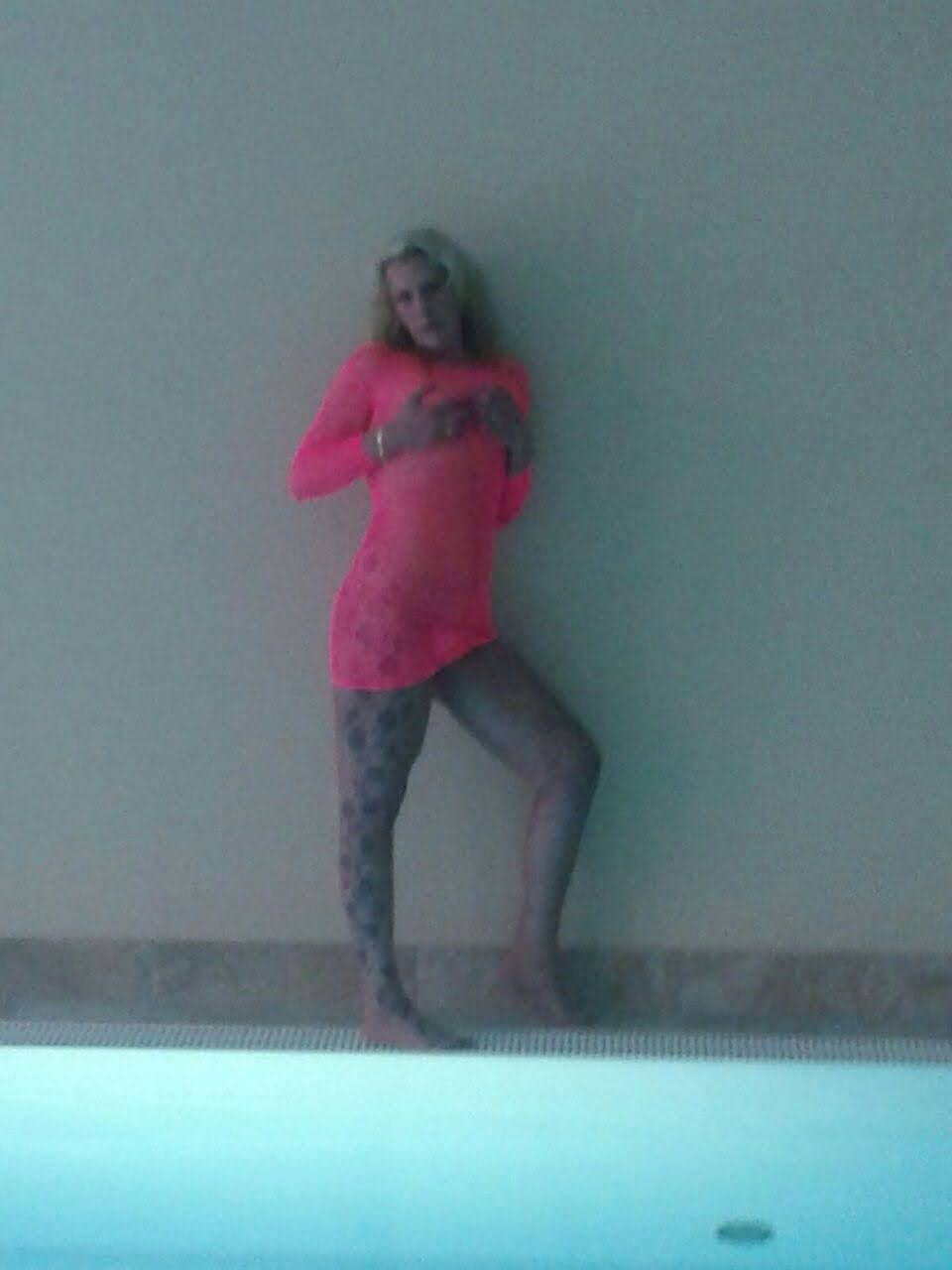 Yvonnethemilf (found my moms nudes in her early 30s)